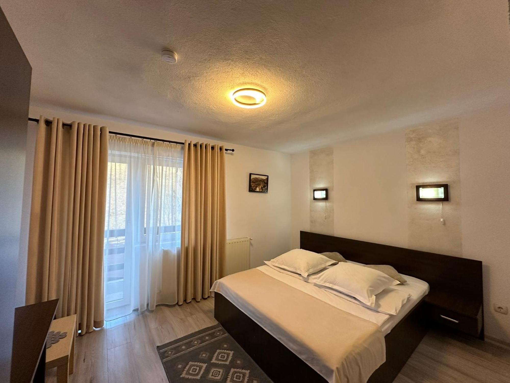 Casuta De Langa Izvor Hotel Felsőmoécs Kültér fotó